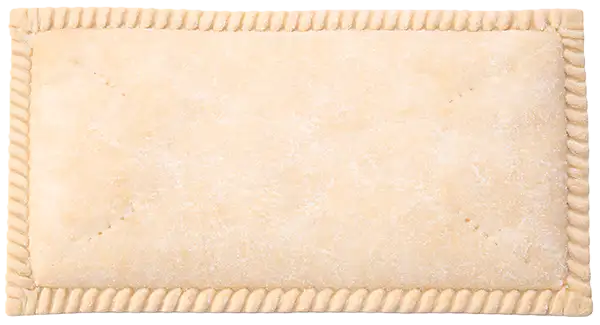 Empanada rectangular sin hornear, con borde trenzado.